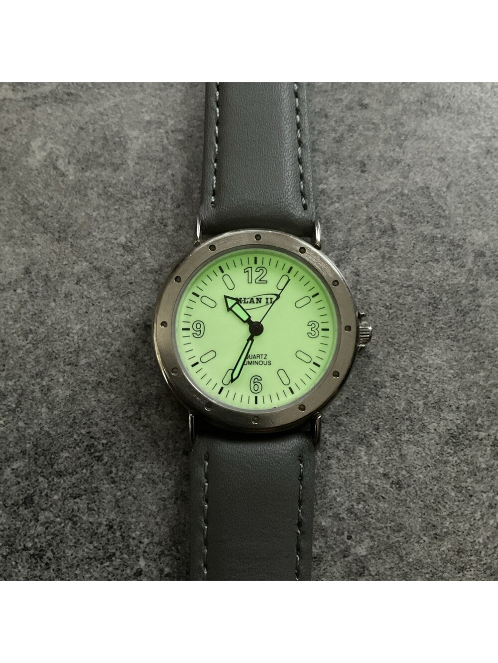 Vintage Milan Women’s Watch 30mm Silver Tone Case With Luminous Dial Bin K